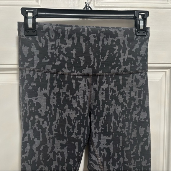 Lululemon Wunder Train High-Rise Tight 25” Gray Camo Print Leggings Size 6 - Picture 2 of 12